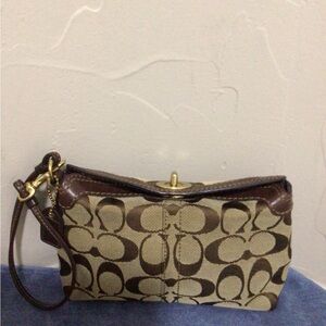 Coach Women Brown and tan Turnlock Closure Signature Print Leather Wristlet EUC
